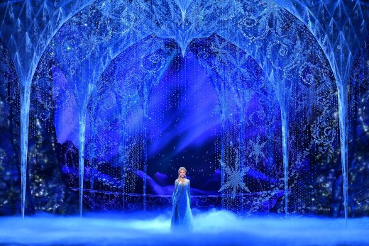 劇団四季のミュージカル『アナと雪の女王』で舞台オリジナル楽曲や秀逸な演出を楽しむ